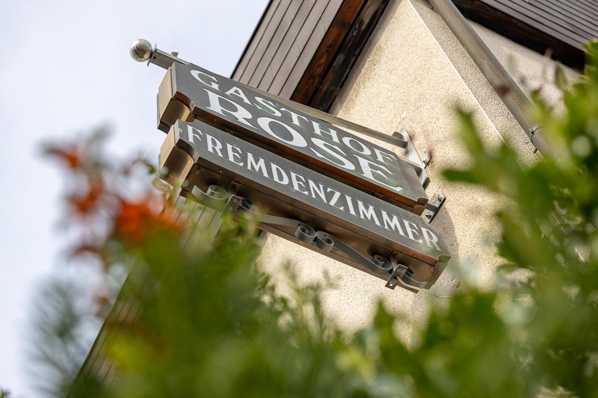 Gasthof Rose Ройтлинген Екстериор снимка